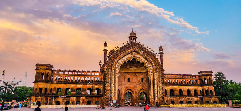 Noida To Lucknow Taxi Service